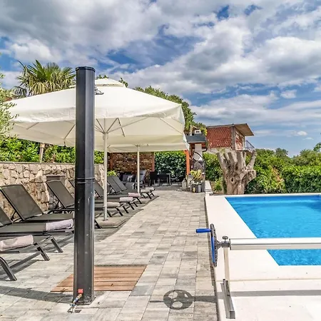 Pet Friendly In With Kitchen Apartamento Dramalj
