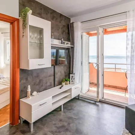 Pet Friendly In With Kitchen Dramalj