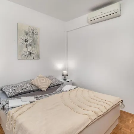 Pet Friendly In With Kitchen Apartamento