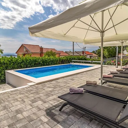 Pet Friendly In With Kitchen Apartamento Dramalj
